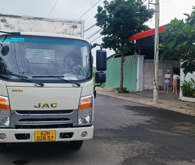 Giao xe cho khách hàng Công ty Nhựa màu Gia Thành Long An