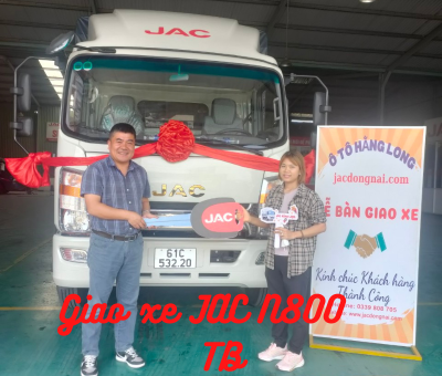 Giao xe JAC N800 thùng mui bạt cho khách hàng công ty Kiến Thành