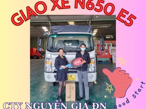 Giao xe tải JAC N650 E5 thùng bạt cho khách hàng 